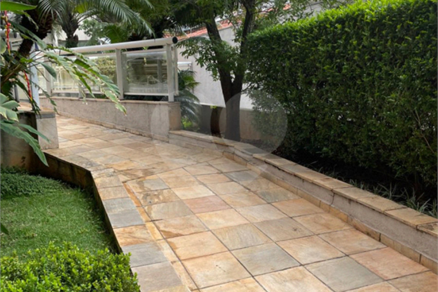 Apartamento à venda com 3 suítes em Campo Belo, São Paulo, SP