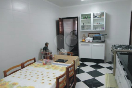 Sobrado à venda com 4 quartos, sendo 1 suíte, em Vila Gustavo, São Paulo, SP