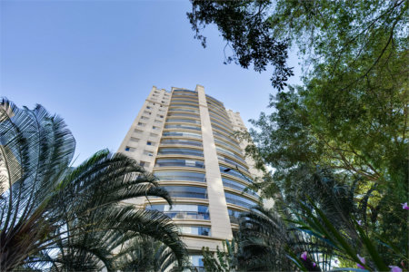 Apartamento à venda com 3 quartos, sendo 1 suíte, em Santo Amaro, São Paulo, SP