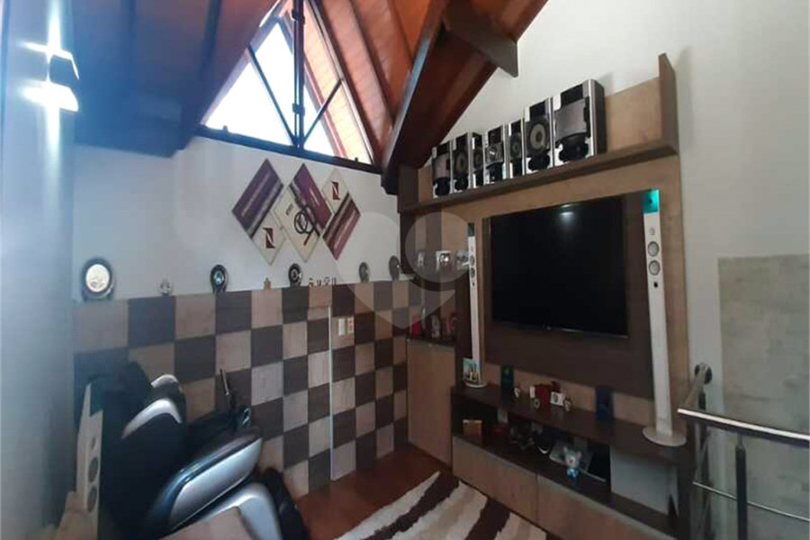 Casa à venda com 4 quartos, sendo 2 suítes, no condomínio Florada da Serra, São Paulo - SP