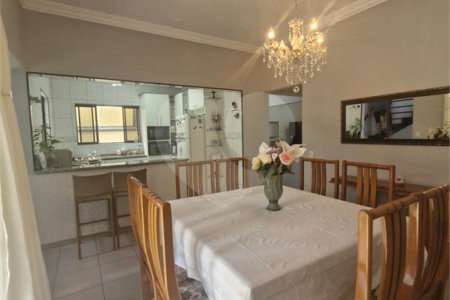 Casa à venda com 4 quartos, sendo 2 suítes, no condomínio Grape Village, Vinhedo - SP