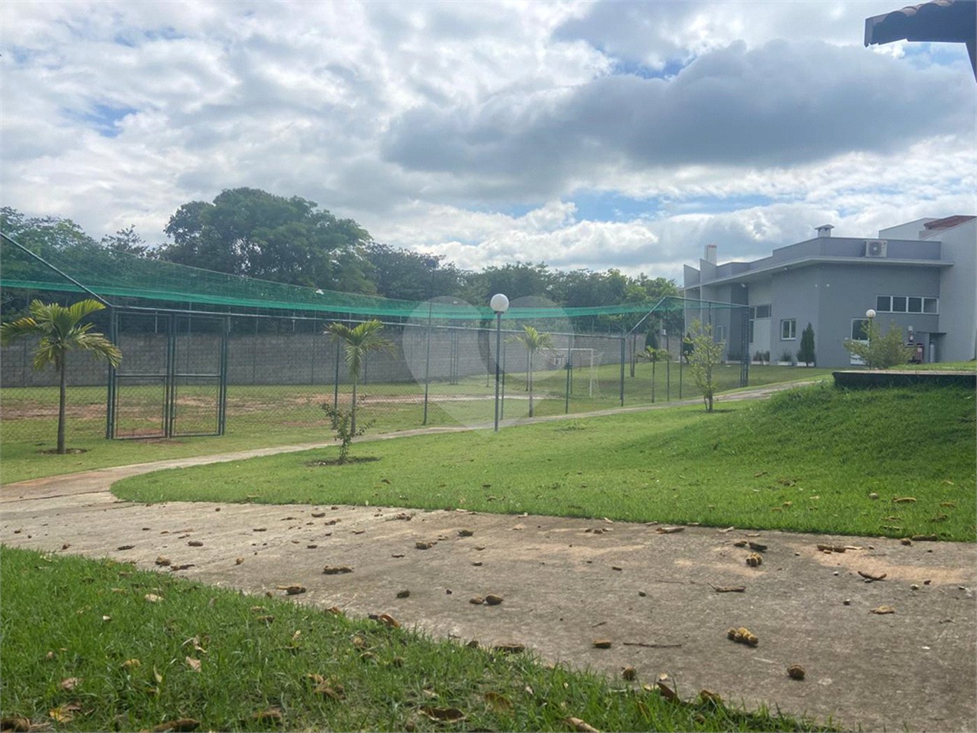 Casa à venda com 3 quartos, sendo 1 suíte, no condomínio Jardim Guarujá, Salto - SP