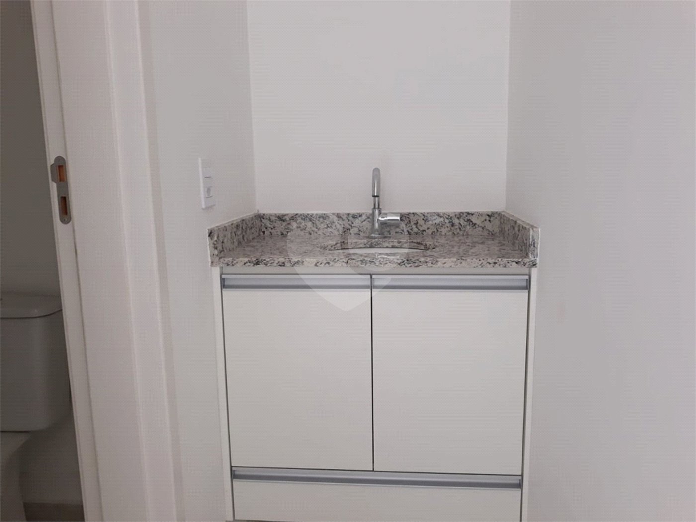 Apartamento à venda ou para alugar com 2 quartos, sendo 1 suíte,  em Vila Santa Isabel, São Roque, SP