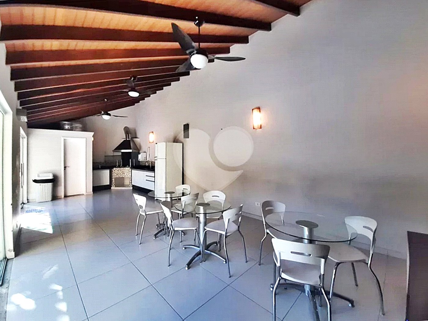 Casa à venda com 5 quartos, sendo 2 suítes, no condomínio Florada da Serra, São Paulo - SP