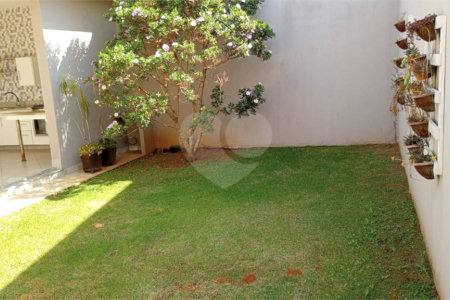 Casa à venda com 3 suítes no condomínio Picollo, Louveira - SP