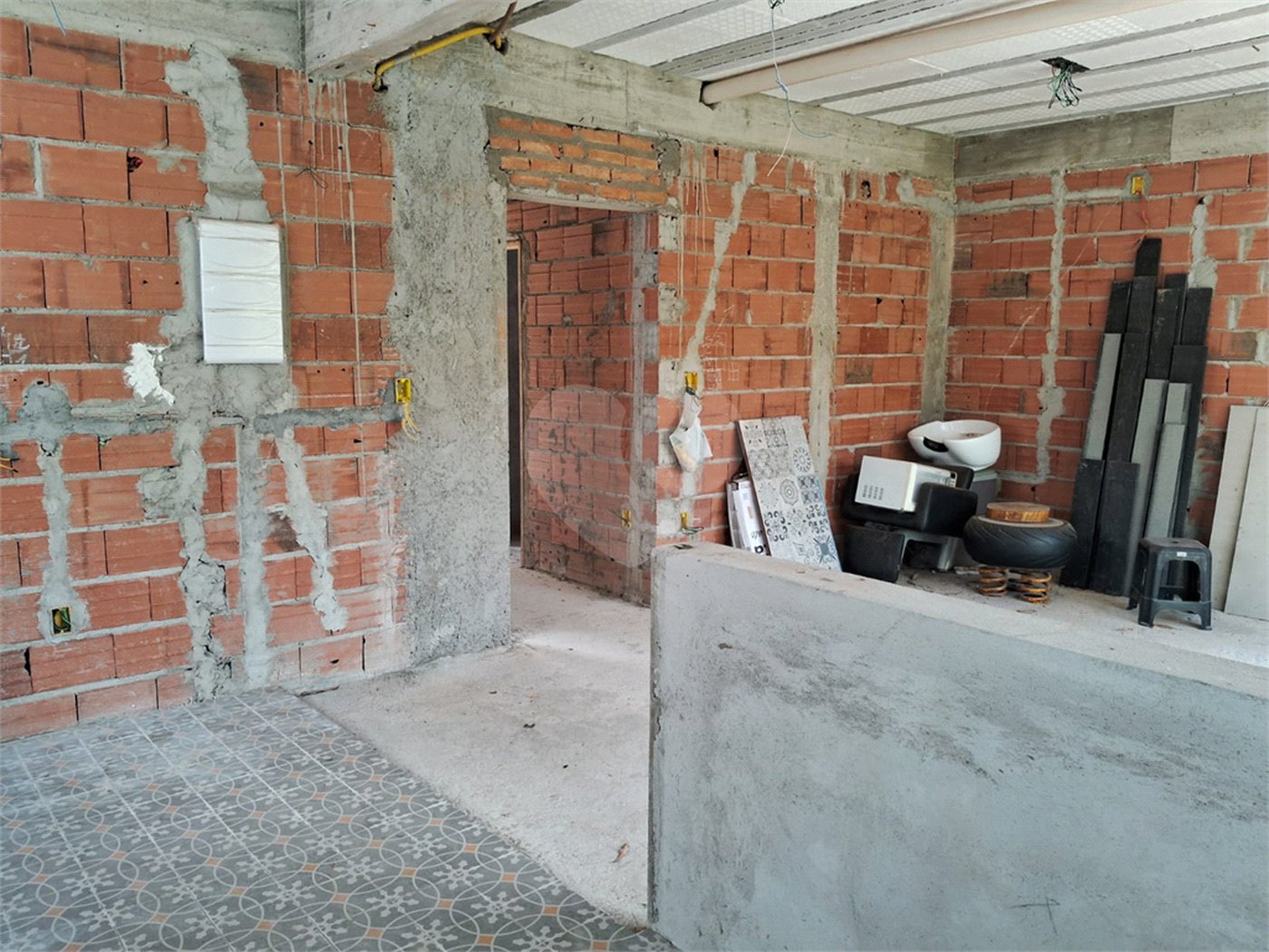Casa à venda com 3 quartos, sendo 1 suíte, no condomínio Mosaico da Serra, Mogi das Cruzes - SP