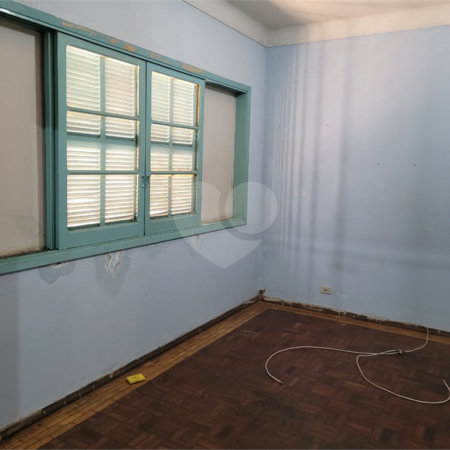 Casa Térrea com 3 dormitórios.