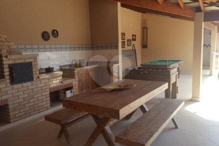 Casa à venda com 3 quartos, sendo 1 suíte, no condomínio Village Ipanema 1, Araçoiaba da Serra - SP