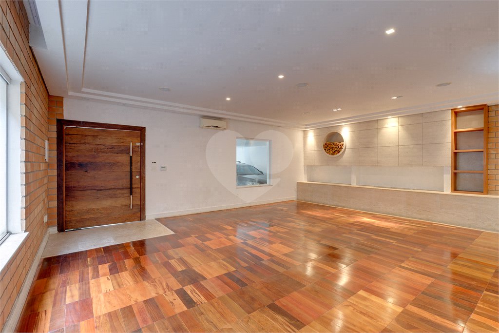 Sobrado à venda com 4 quartos, sendo 2 suítes, em Brooklin Novo, São Paulo, SP