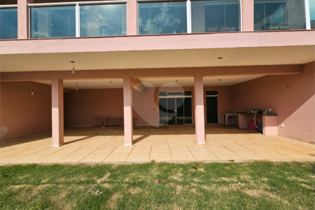 Casa à venda com 4 quartos, sendo 1 suíte,  no condomínio Jardim Shangri-lá, Atibaia - SP