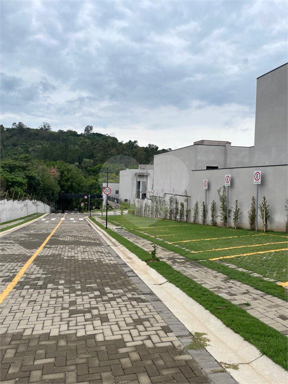 Casa à venda com 3 suítes no condomínio Villaggio Maranello, Vinhedo - SP
