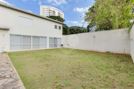 Sobrado à venda com 4 quartos, sendo 2 suítes,  em Granja Julieta, São Paulo, SP