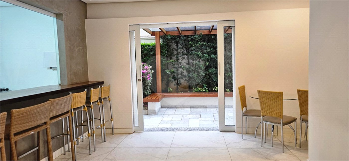 Apartamento à venda com 3 quartos, sendo 2 suítes, em Pinheiros, São Paulo, SP