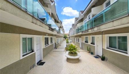 Casa à venda com 3 quartos, sendo 1 suíte, no condomínio Rafaela I, São Paulo - SP