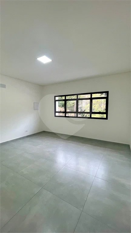 Sobrado com 3 andares, 350 m², 6 quartos, 2 suítes e 5 vagas para locação no Jardim Anália Franco!