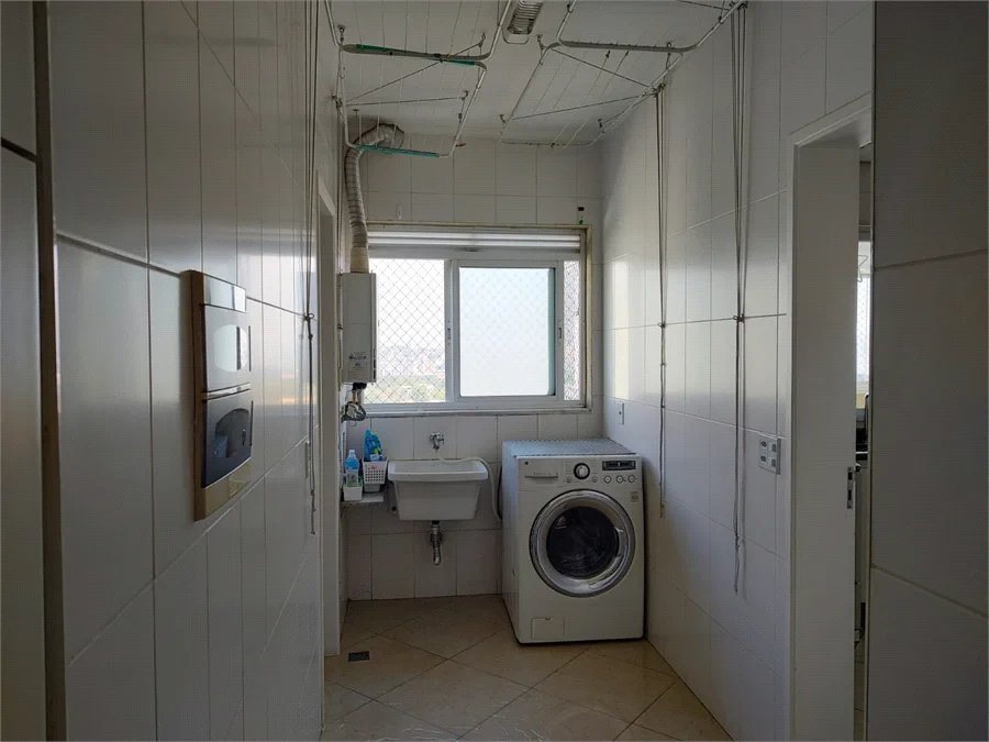 Apartamento à venda com 4 quartos, sendo 2 suítes, em Alto de Pinheiros, São Paulo, SP