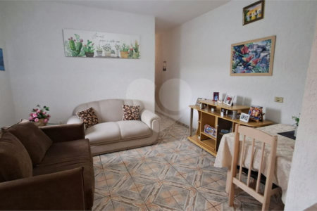 Sobrado à venda com 2 quartos, sendo 1 suíte, em Vila Zat, São Paulo, SP