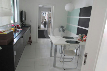 Apartamento à venda com 3 suítes em Real Parque, São Paulo, SP