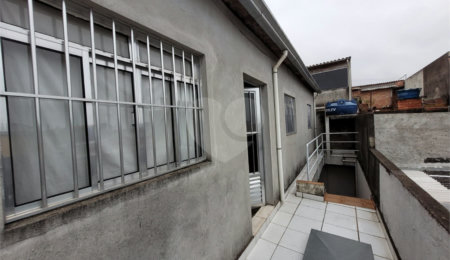 Sobrado à venda com 4 quartos em Vila Jurema, Ferraz de Vasconcelos, SP