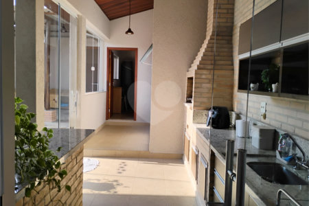 Sobrado à venda com 4 quartos, sendo 3 suítes,  em Jardim Marabá, Itapetininga, SP