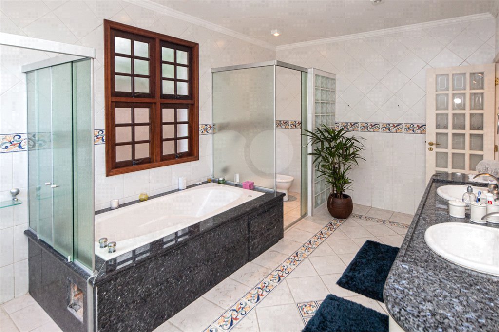 Sobrado à venda com 4 quartos, sendo 2 suítes, em Alto da Boa Vista, São Paulo, SP