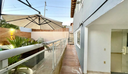 Casa em condomínio à venda com 3 quartos, sendo 2 suítes,  em Praia Rasa, Armação dos Búzios, RJ
