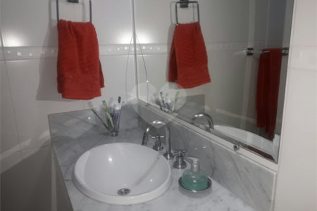Sobrado à venda com 3 quartos, sendo 1 suíte,  em Vila Paulicéia, São Paulo, SP