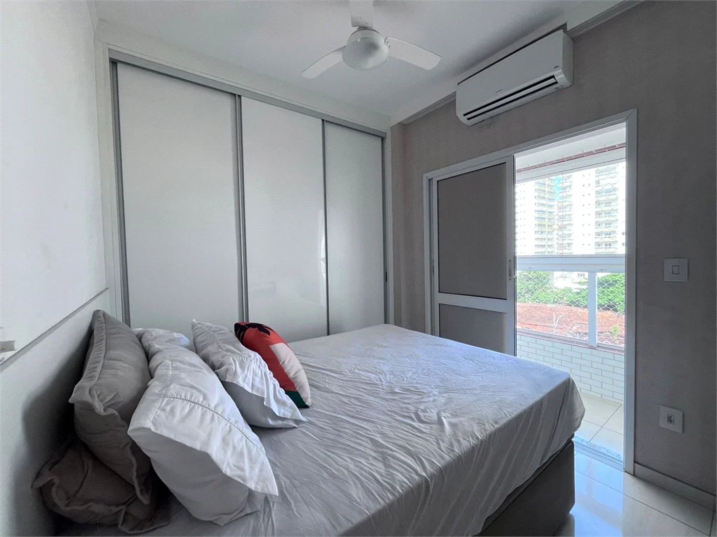 Apartamento à venda com 2 quartos, sendo 1 suíte, em Guilhermina, Praia Grande, SP