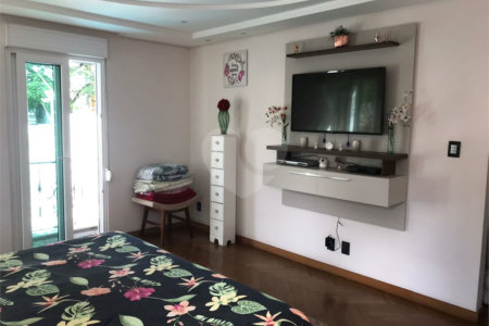 Sobrado à venda com 4 quartos, sendo 3 suítes, em Jardim Franca, São Paulo, SP