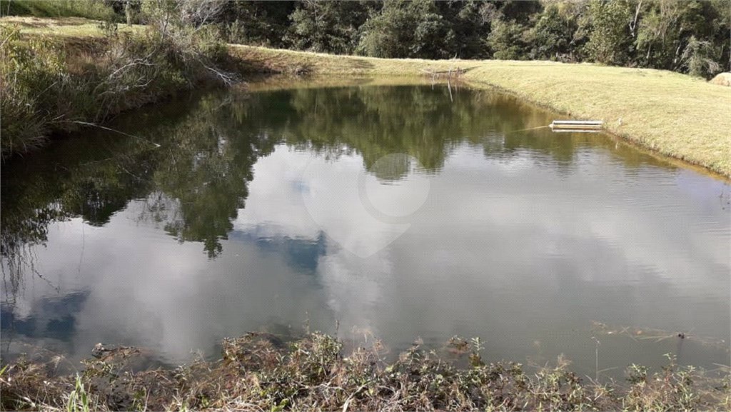 Chácara à venda com 8 quartos, sendo 3 suítes, no Centro, Toledo, MG