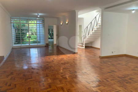 Casa à venda com 4 quartos, sendo 2 suítes, em Brooklin, São Paulo, SP