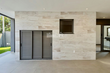 Casa à venda no bairro Loanda em Atibaia com 3 suítes e terraço solarium