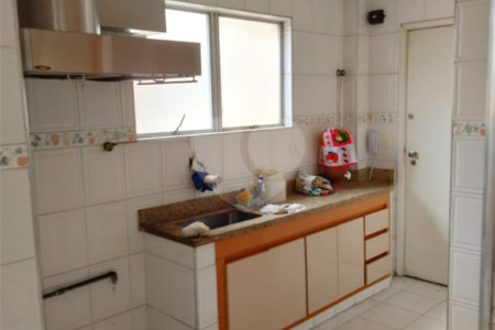 Apartamento à venda com 3 quartos, sendo 1 suíte,  em Aclimação, São Paulo, SP