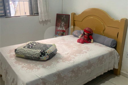 Sobrado à venda com 4 quartos, sendo 2 suítes, em Vila Ruth, Poá, SP