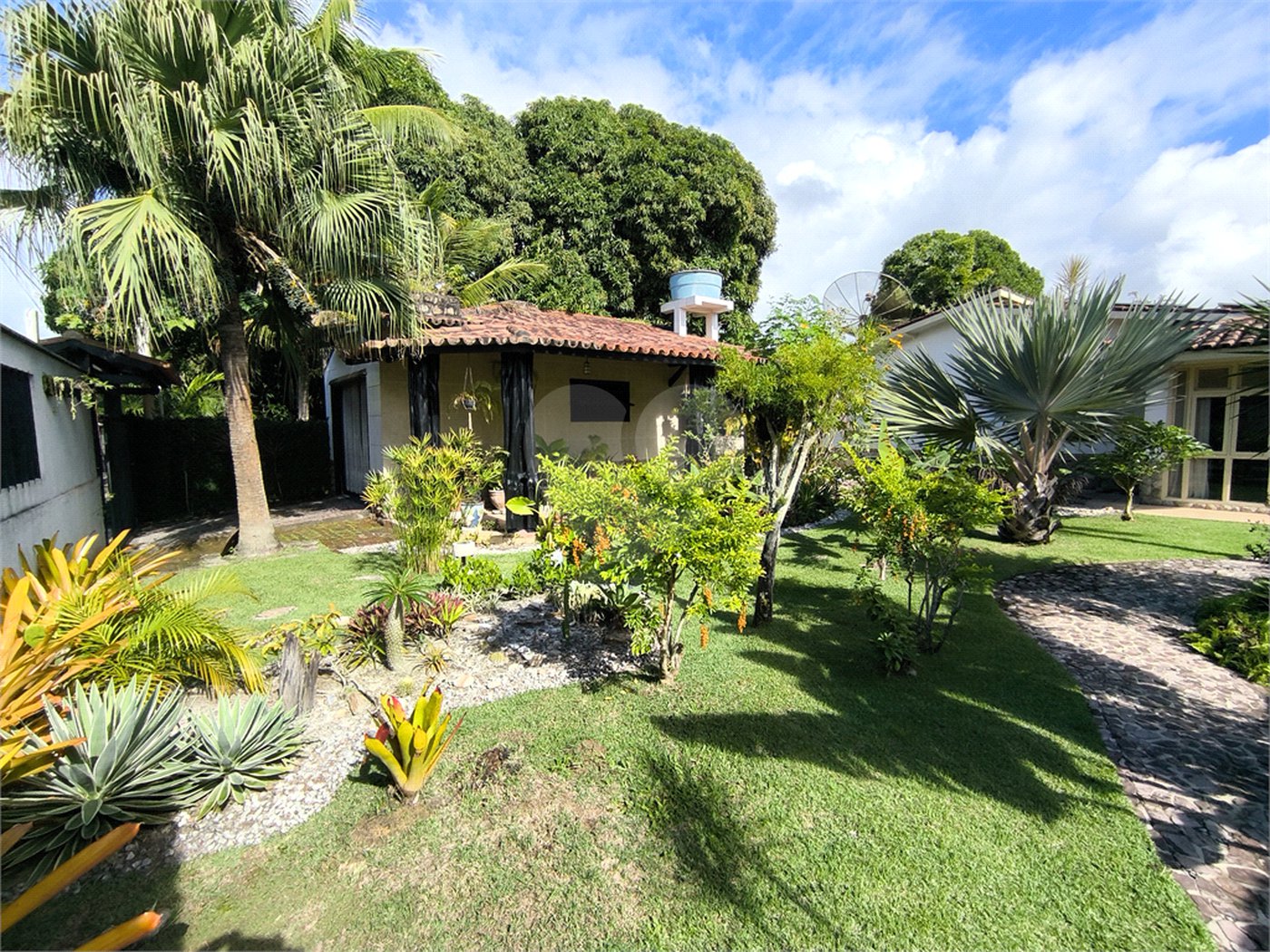 Casa à venda com 4 quartos, sendo 2 suítes, no Centro, Santa Cruz Cabrália, BA