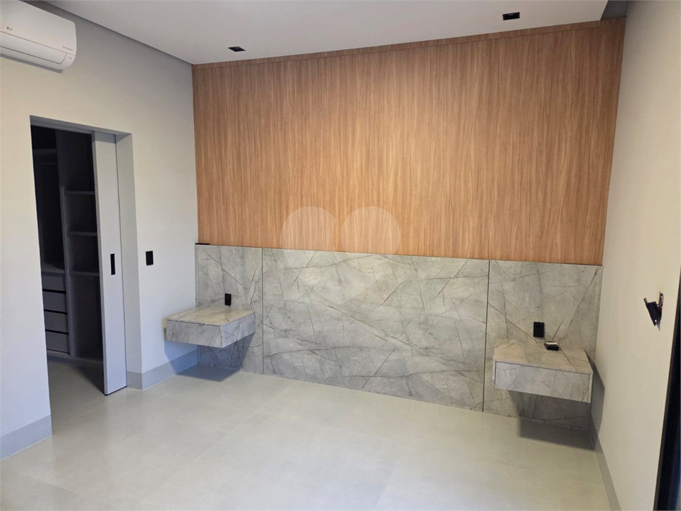 Casa à venda com 3 suítes no condomínio Jardim Residencial Dona Maria Candida, Indaiatuba - SP