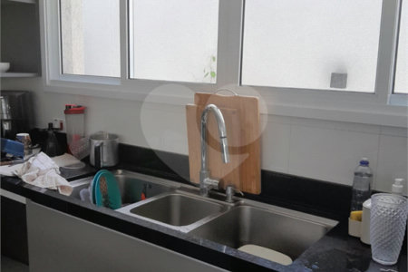 Casa à venda com 3 suítes em Moinho Velho, Cotia, SP