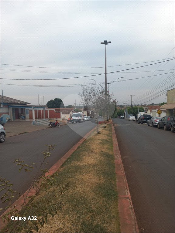 Casa à venda com 3 quartos no Centro, Inocência, MS