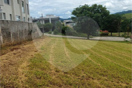 Terreno à venda no condomínio Figueira Garden, Atibaia - SP