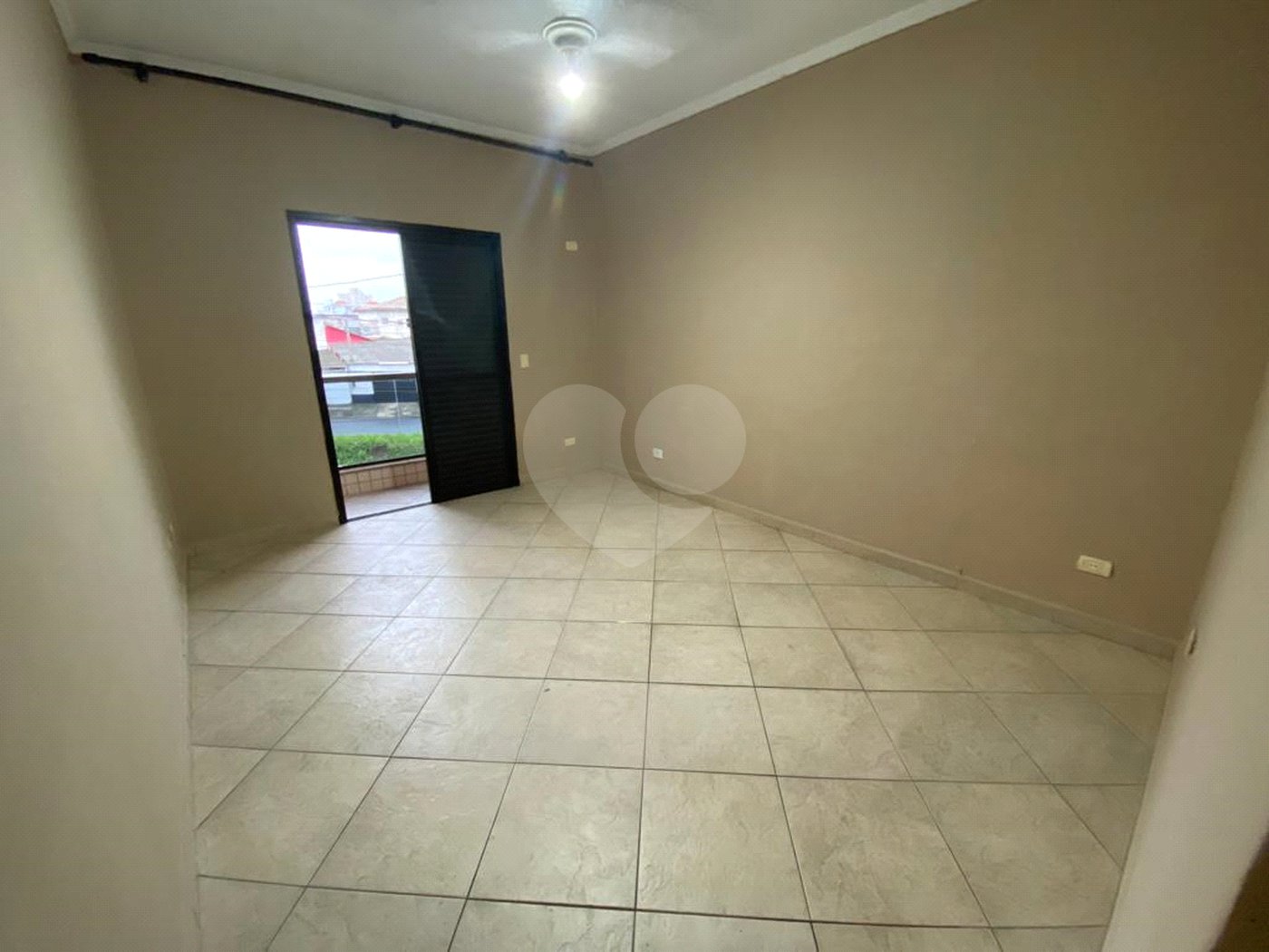 Casa à venda com 3 quartos, sendo 1 suíte, em Vila Valença, São Vicente, SP