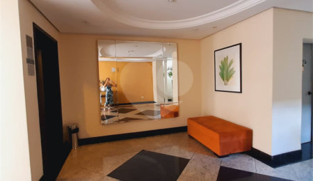 Apartamento à venda com 3 quartos, sendo 1 suíte,  em Campo Belo, São Paulo, SP