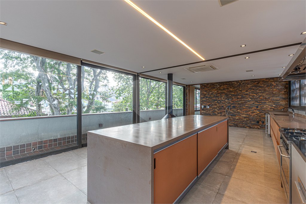 Casa à venda com 4 quartos, sendo 3 suítes, em Vila Nova Conceição, São Paulo, SP