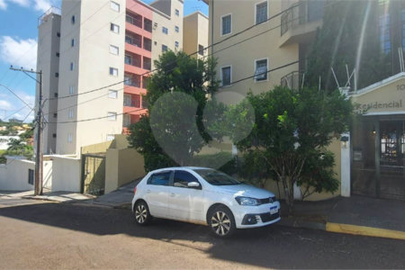 Apartamento no Condomínio Joan Miro .