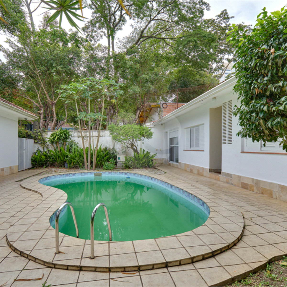 Casa Térrea à venda ou para alugar com 5 quartos, sendo 2 suítes, em Granja Julieta, São Paulo, SP