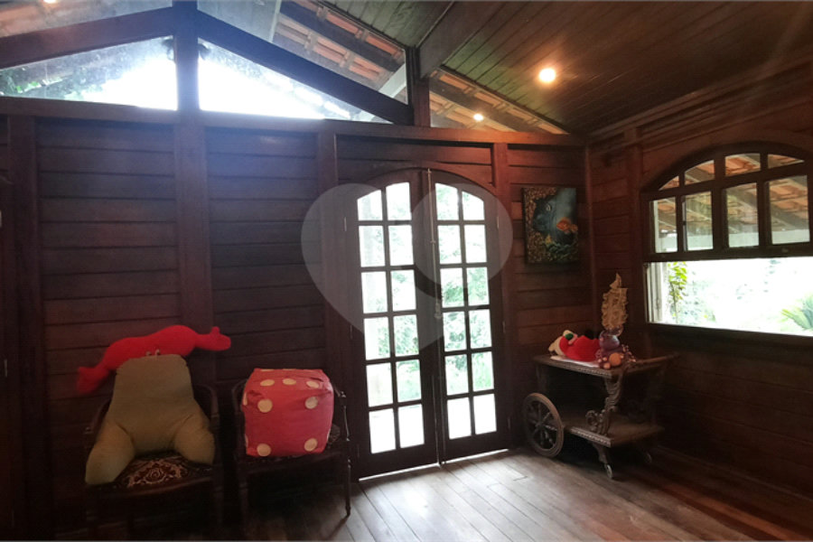 Casa à venda com 3 quartos, sendo 1 suíte, no condomínio Alpes da Cantareira, Mairiporã - SP