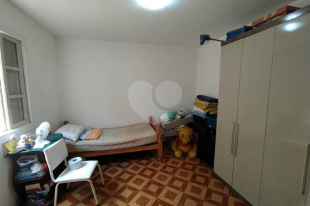 Casa à venda com 6 quartos, sendo 2 suítes, em Chora Menino, São Paulo, SP