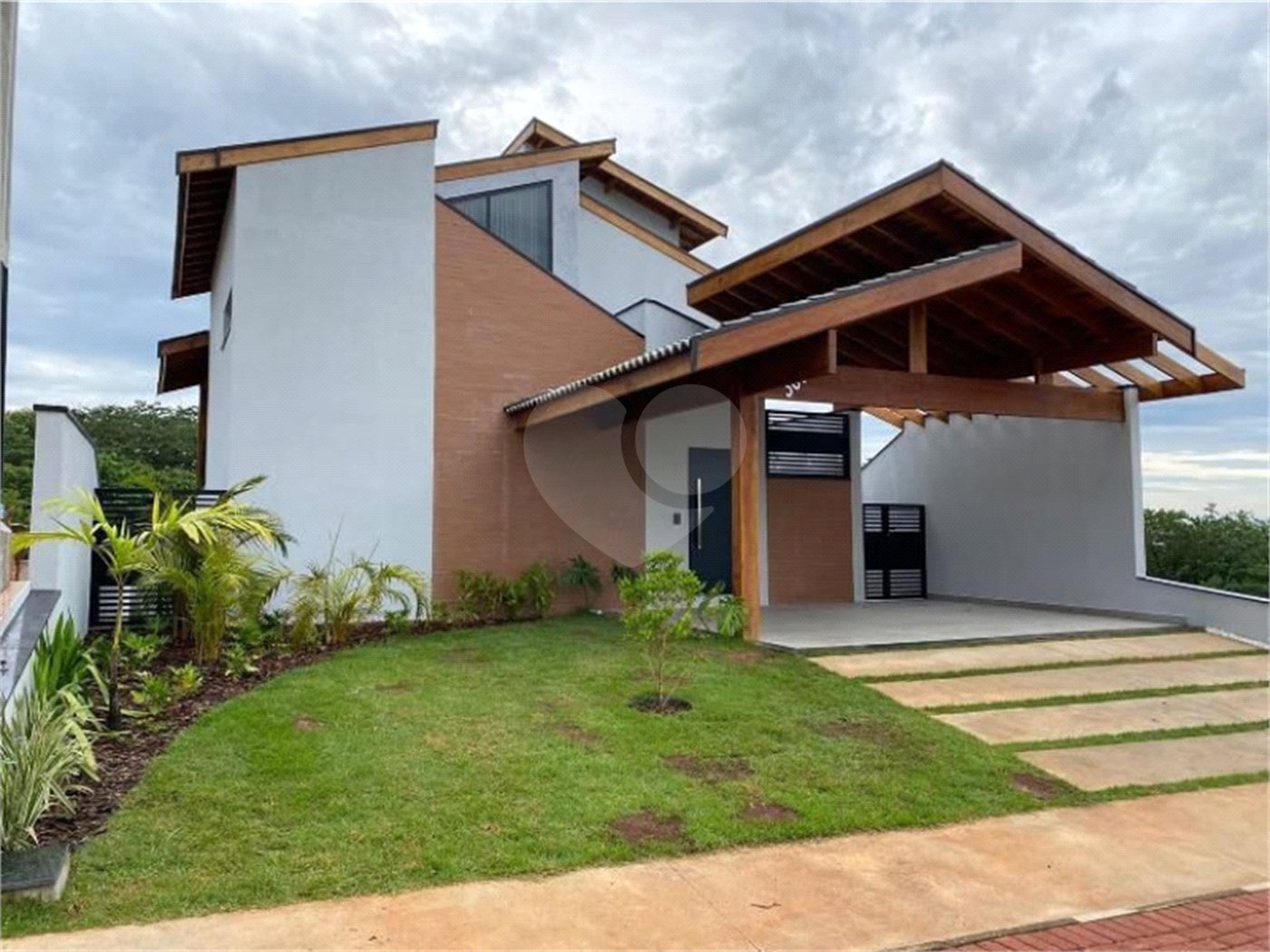 Casa à venda com 3 quartos, sendo 1 suíte, no condomínio Lagos D´icaraí, Salto - SP