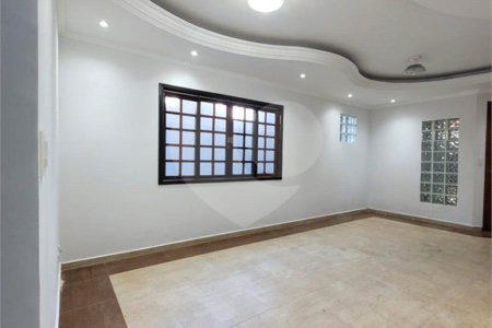 Sobrado à venda com 3 quartos, sendo 1 suíte,  em Jardim Ana Rosa, Suzano, SP