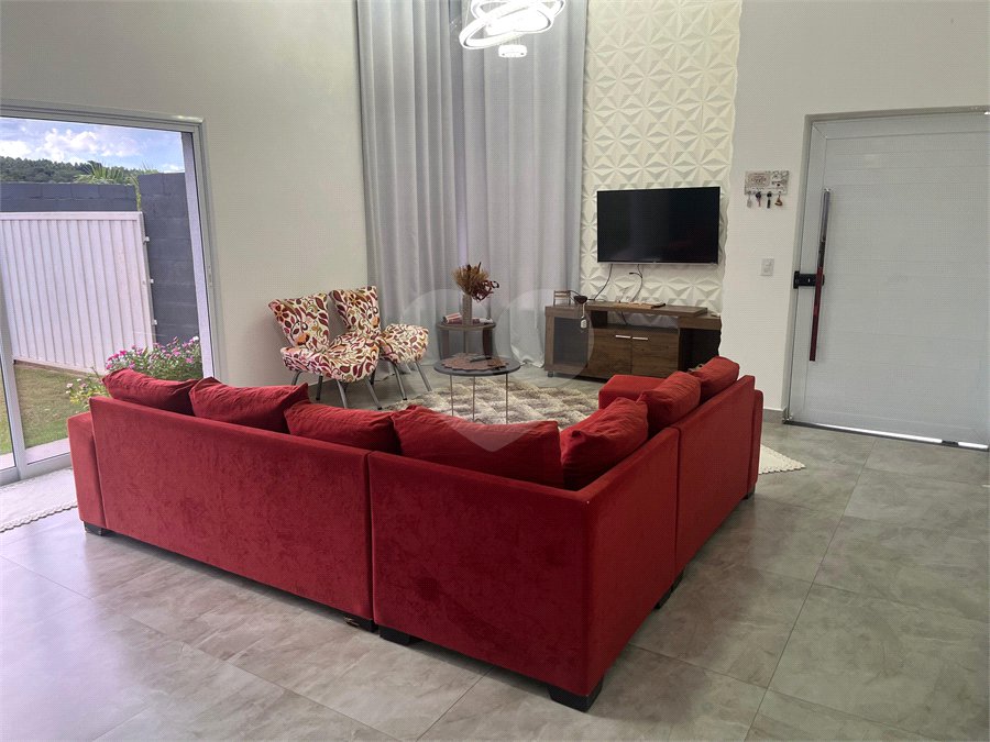 Casa à venda com 3 quartos, sendo 1 suíte, no condomínio Village Ipanema 2, Araçoiaba da Serra - SP