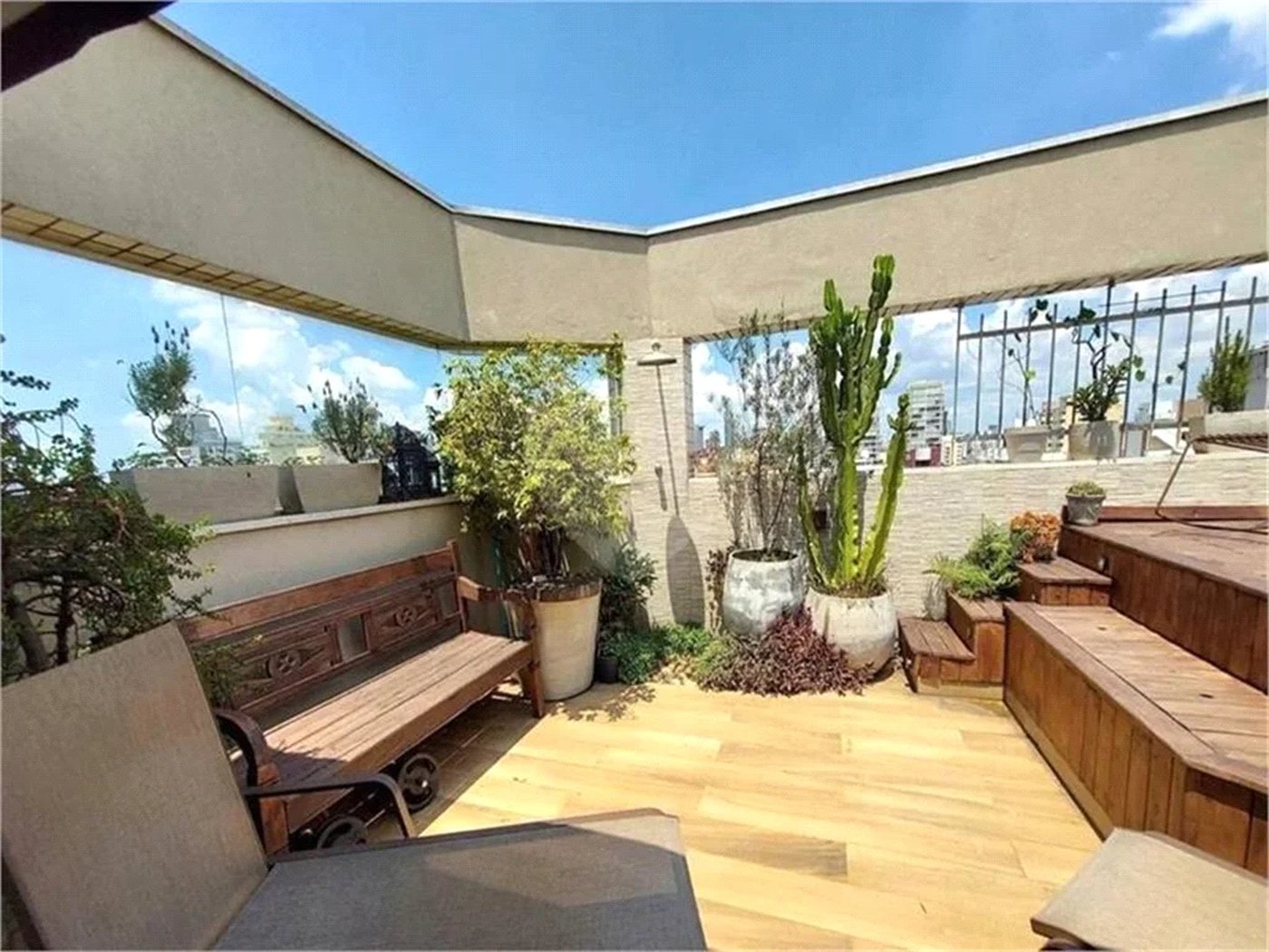 Apartamento à venda ou para alugar com 4 quartos, sendo 1 suíte, em Pinheiros, São Paulo, SP